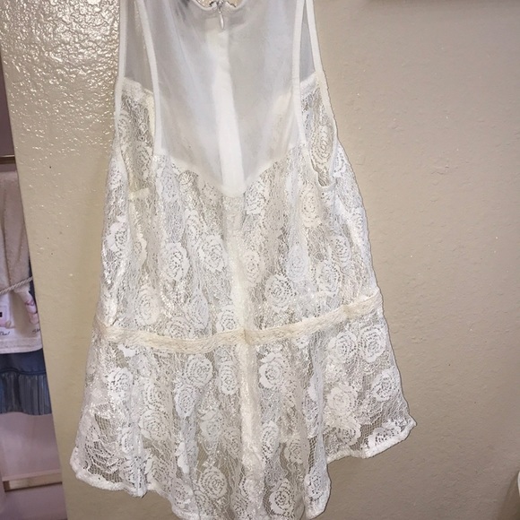 Off-white mesh rose-detail/lace top - Picture 2 of 2